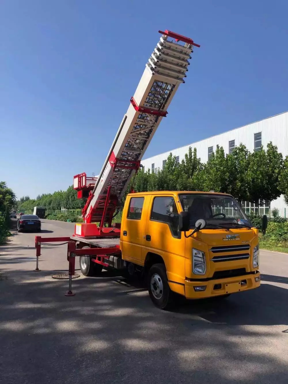 屏山附近的云梯车出租服务：轻松解决高空作业需求