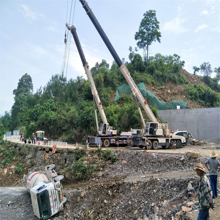 屏山汽车掉沟里叫吊车救援要多少钱